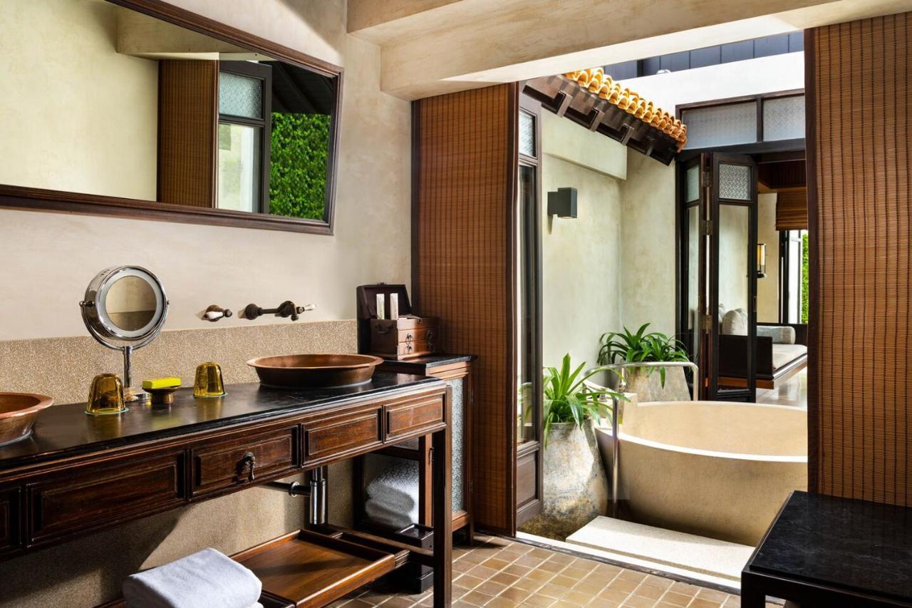 Poolvilla am Meer mit Kingsize-Bett
